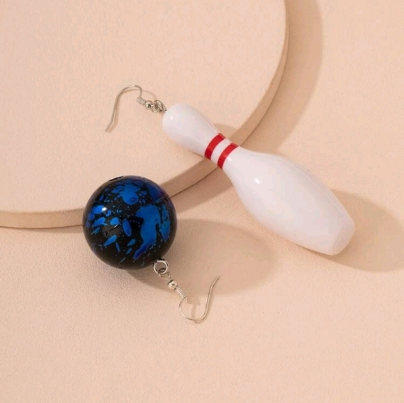 (2)PC BOWLING BALL AND PIN EARRING SET SPORTS EARRING SET - Picture 2 of 3
